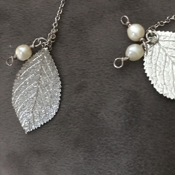 CLOSET CLEAR OUT!! UNIQUE,ONE OF A KIND STERLING SILVER leaves & pearl necklace! - Picture 9 of 9